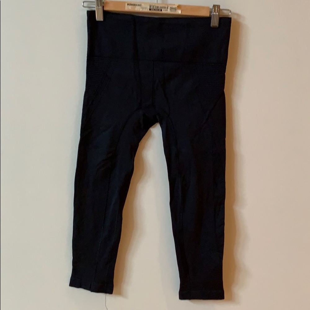 Black cropped compression leggings
